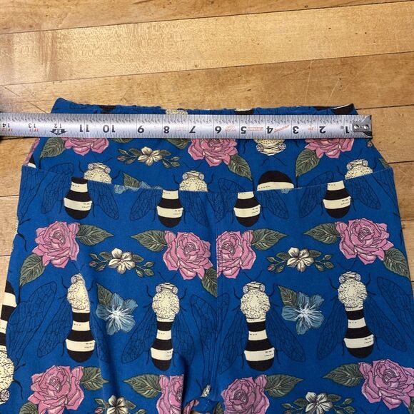 LulaRoe Leggings Women’s One Size Blue Floral & Flies Stretch Ankle - Picture 2 of 12